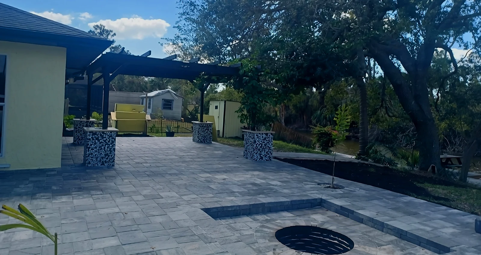 Max Pavers and Design LLC